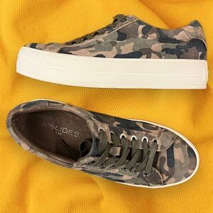 J/SLIDES NYC Hilton Platform Camo Sneaker Size 6 Suede Leather Camouflage Green